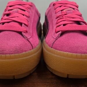 Vintage Puma Fuchsia Suede Sneakers